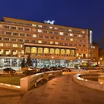 Apollo 4* Pressburg
