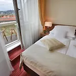 Apollo 4* Pressburg
