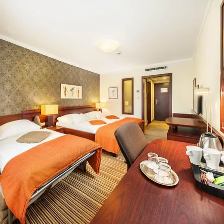Apollo 4* Pressburg