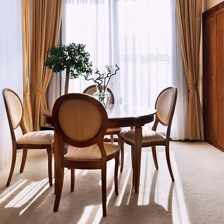 Hotel Apollo Pressburg