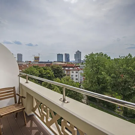 Apollo 4* ברטיסלאבה