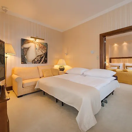 Apollo 4* ברטיסלאבה