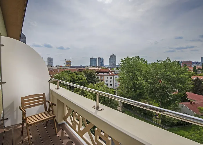 Apollo 4* Bratislava