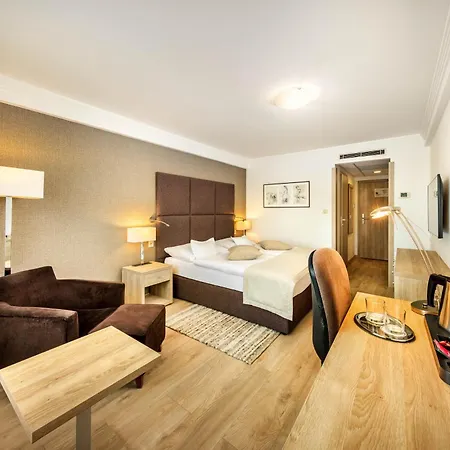 Hotell Apollo 4*